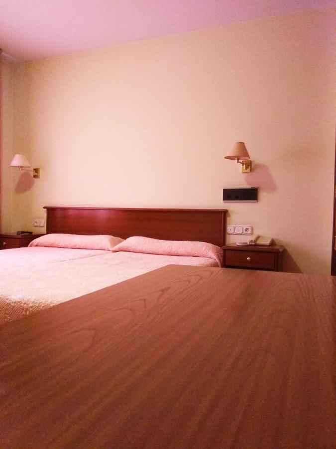 Hotel Capital De Galicia 圣地亚哥－德孔波斯特拉 外观 照片